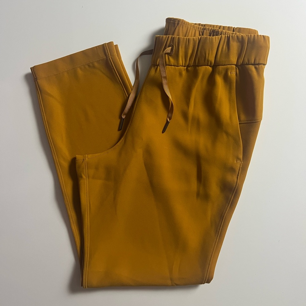 Lululemon On the Fly 7/8 Pant *Woven, Fools Gold, Size 6